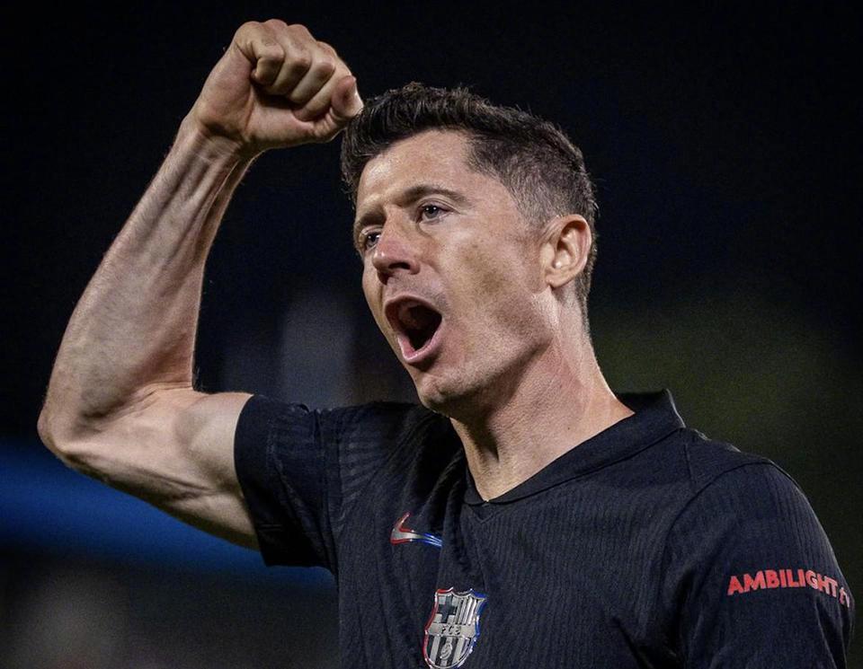 爱游戏体育-巴萨轻松获胜，欧冠决赛燃眉之急